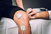 Placing TENS electrodes on knee