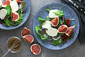 Salad with figs and goat's cheese