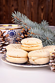 Cream-filled Christmas biscuits