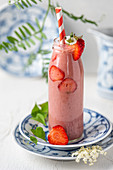 Strawberry smoothie with elderflower