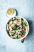 Pasta with asparagus and salmon