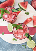 Agua Fresca mit Wassermelone, Limette und Minze