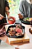 Rinderfilet mit Steinpilzen und Weissweinsauce