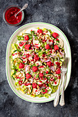 Salad with courgette, mozzarella and raspberry dressing