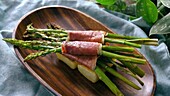 Prepare Asparagus with ham and potato