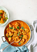 Butter Chicken Curry mit Mandeln und Koriandergrün (Indien)