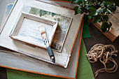 Painting old pictures and frames in shabby-chic style