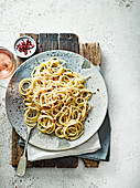 Cacio Peppe Rosso spaghetti with garlic butter, pink peppercorns and grana padano