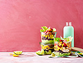 Tex-Mex-Hähnchensalat mit Mais und Kirschtomaten im Glas