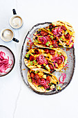 Frühstücks-Tacos mit Rührei, Chorizo, Bohnen und Avocado