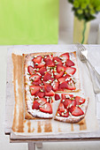 Pistazien-Erdbeer-Kuchen