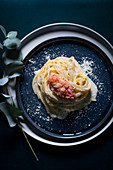 Spaghettoni mit Pecorinosauce und Garnelentatar