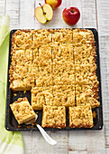 Royal apple pie with streusel