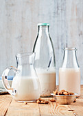 Hafermilch, Reismilch und Vanille-Mandel-Milch