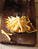 Pommes frites in der Papiertüte