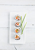 Maki-Sushi mit Lachs