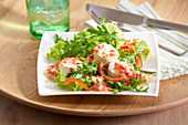 Rocket lettuce and goat's cheese salad