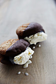 Sandwich cookies with ice cream filling