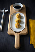 Shao Long Bao (Nudeltäschchen mit Krustentier-Spargel-Füllung)