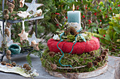 Homemade moss wreath cake, with a candle in the middle, Etagere with cones and stars