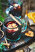 Mulled wine with dried apple slices
