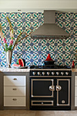 Tiles with Oriental pattern in modern kitchen