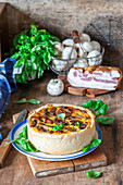 Pilz-Bacon-Pie mit Basilikum