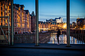 Blick auf Hamburg von der Brooksbrücke bei Sonnenuntergang