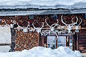 Holzhaus im Sertig-Dörfli, Sertigtal, Davos, Graubünden, Schweiz