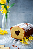 A heart cake with icing sugar