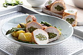 Chicken breast stuffed with green asparagus