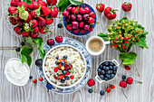 Breakfast with cottage cheese and fresh berries