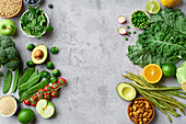Stilleben mit gesunden Lebensmitteln für die vegetarische Ernährung