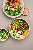 Vegane Veggie-Bowl mit Nüssen und Himalayasalz