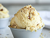 Low carb vanilla ice cream (close-up)
