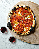 Pizza 'Pepperoni' mit Fenchelsamen