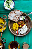 Dahl mit Reis, Chapati und Chutney (Indien)