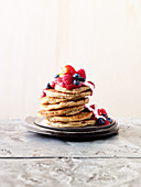Pancakes with yoghurt and berries