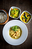 Leeli Garnelencurry mit Gemüsebeilagen und Reis (Indien)