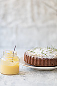 Mandel-Mais-Kuchen mit Rosmarin und Zitronencreme