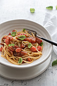 Spaghetti Pomodoro mit Basilikum