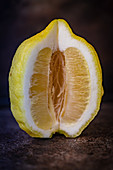 Angeschnittene Zitrone
