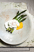 Asparagus with poached eggs and salsa verde