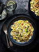 Spaghetti mit Sprossen, Brokkoli und Pancetta