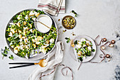 Weihnachtlicher Kartoffel-Erbsen-Salat mit Minze und Joghurtdressing