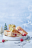 Ice cream sandwiches with raspberries (Christmas)