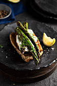 Grilled asparagus sandwich with cream cheese
