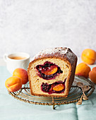 Brioche with blackberries and apricots
