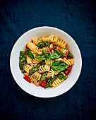 Fusilli with asparagus, tomatoes and basil