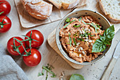 Tomato spread with basil and sunflower seeds